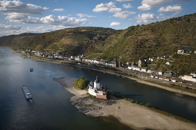 Am Samstag erreichen die Maximalwerte in Rheinland-Pfalz bis zu 33 Grad.  | Foto: Thomas Frey/dpa