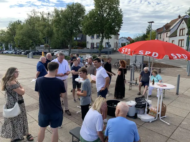 Alexander Schweitzer und Daniel Schäffner im Gespräch mit Bürgerinnen und  Bürgern anlässlich der Sommertour von MdL Daniel Schäffner | Foto: BdP Peter Krietemeyer