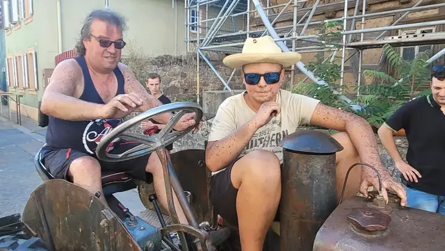 Kerweumzug in Lachen-Speyer: Mit dabei ein Traktor von 1934. | Foto: Markus Pacher