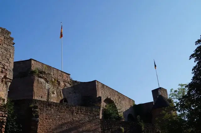 Die alten Mauern der Burg Nanstein zeugen von einer spannenden Historie | Foto: Walter