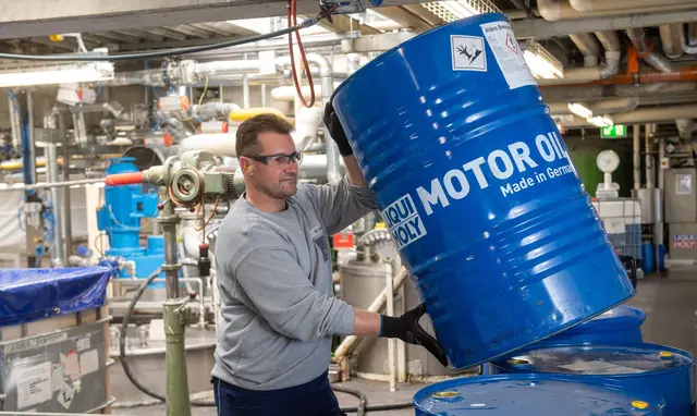 Ein Lager des Ulmer Unternehmens Liqui Moly ist in der Ukraine zerstört worden. (Archivfoto) | Foto: Stefan Puchner/dpa