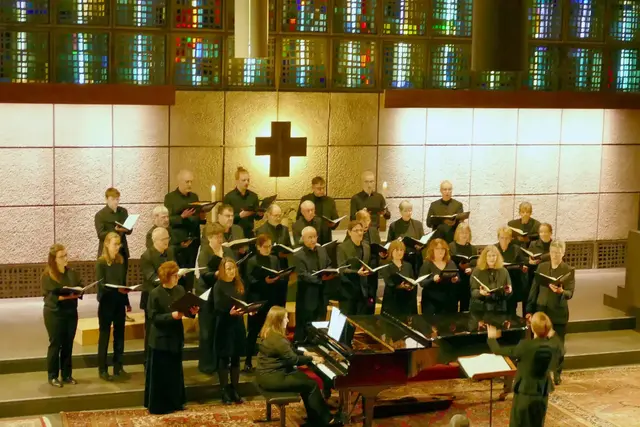 Der Kammerchor Cantabile gibt am Samstag, 6. September, um 18 Uhr ein Konzert in der Kulturkirche Epiphanias. | Foto: c-Weinel