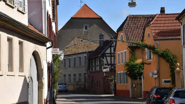 Die Gäste der Godramsteiner Weinkerwe dürfen sich auf ein umfangreiches Kerwe-Angebot freuen. | Foto: Stadt Landau