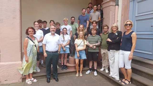 Ein Empfang im Rathaus markiert für neue Studierende den Start in Neustadt und die ersten Kontakte in der Stadt. | Foto: Stadt Neustadt