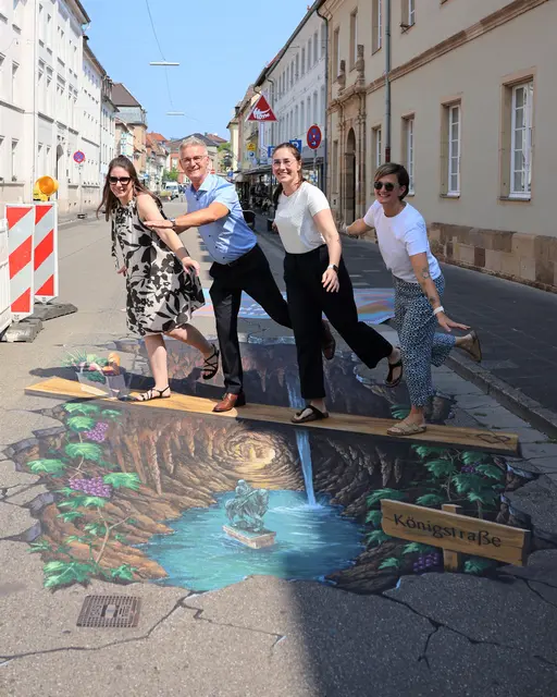 StadtLeben und die Wirtschaftsförderung starten einen Fotowettbewerb rund um das neue 3D-Kunstwerk in der Königstraße. | Foto: Stadt Landau