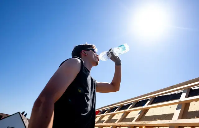 Die Temperaturen klettern vielerorts auf mehr als 30 Grad. (Symbolbild) | Foto: Benjamin Westhoff/dpa