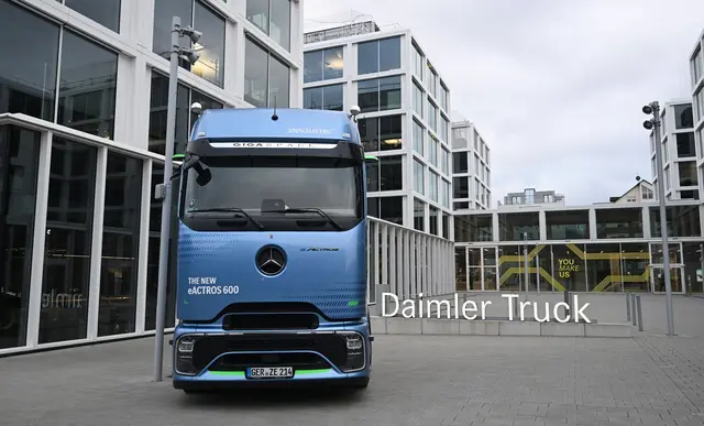 Daimler Truck: Erneuter Gewinneinbruch. (Archivbild) | Foto: Bernd Weißbrod/dpa