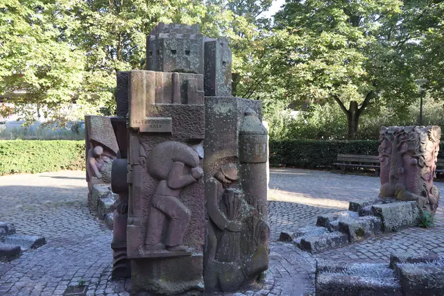 Der größte Block bildet wichtige Ereignisse im Stadtkern Hemshof/Innenstadt ab, die BASF-Gründung und die Rheinschanzenzeit etwa. | Foto: JG