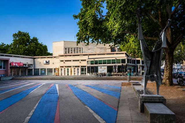 Kulturzentrum dasHaus mit lachendem Harlekin aus Beton | Foto: JG