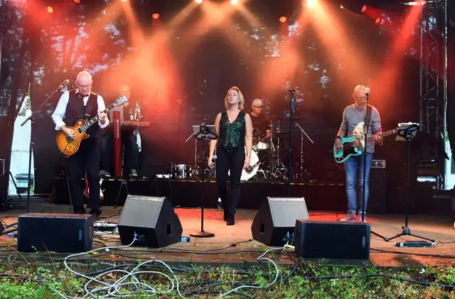 Die Band „Nova Blue“ sorgt am Samstagabend beim Waldfest auf der Hohen Loog für modernen Blues und Bluesrock. | Foto: Manfred Weiß/gratis