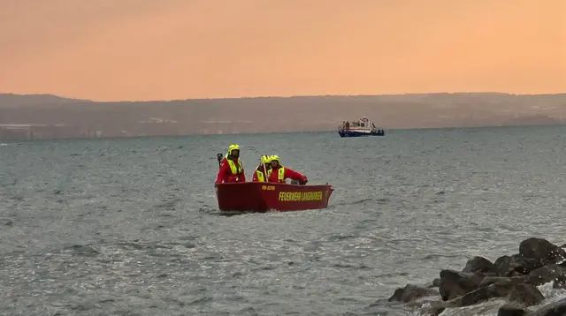 Eine 65-Jährige ist nach einem Sturz vom Boot im Bodensee ertrunken.  | Foto: Wasserwacht Nonnenhorn/dpa