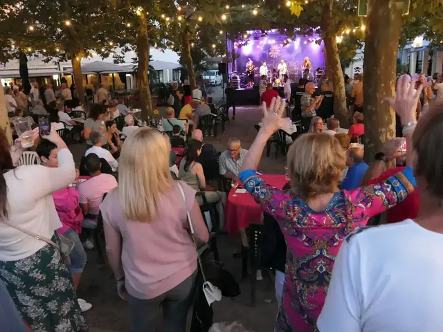 Feiern, genießen und verweilen: Deidesheim lädt zur traditionsreichen Weinkerwe ein. | Foto: Tourist-Info Deidesheim
