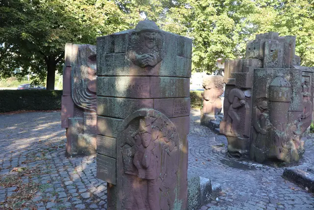 Die Legende Hans Warsch ist auf dem Block für Oggersheim abgebildet. | Foto: JG