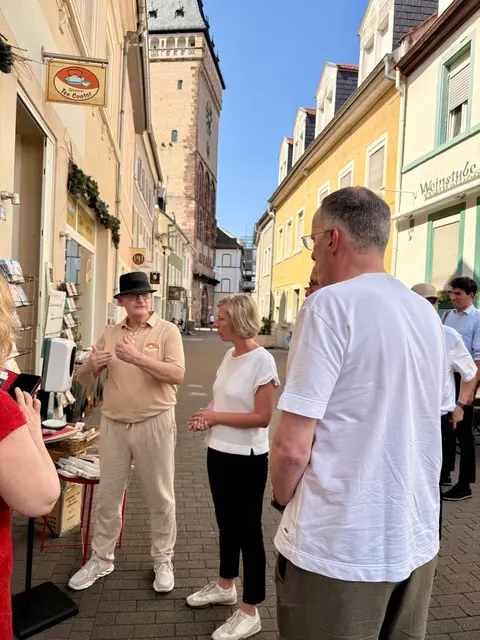 Wer in der Speyerer Innenstadt einkauft, findet in der Roßmarktstraße viele inhabergeführte Fachgeschäfte. | Foto: Stadt Speyer