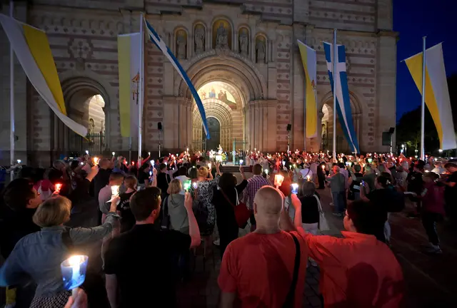 Abschluss der Lichterprozession vor dem Dom | Foto: Bistum Speyer/Klaus Landry