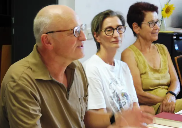 Pfarrer Dr. Friedrich Schmidt-Roscher, Haßloch
Pfarrerin Claudia Kettering, Frauenbeauftragte der Arbeitsstelle Bildung und Gesellschaft, Kaiserlautern
Bärbel Schäfer, Vorsitzende des Ev. Frauenbundes, Haßloch
 | Foto: Berty Weisbarth
