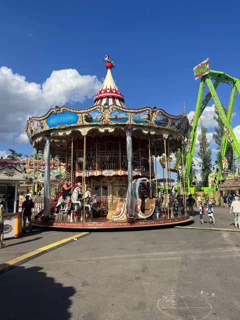 Karussell auf dem Bad Kreuznacher Jahrmarkt 2025  | Foto: Arno Mohr 