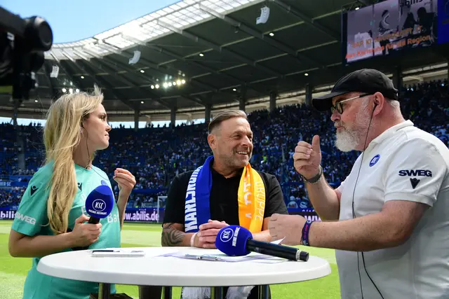 Sie KSC-Stadionsprecher mit einer KSC-Ikone | Foto: abseits-ka/Anderer