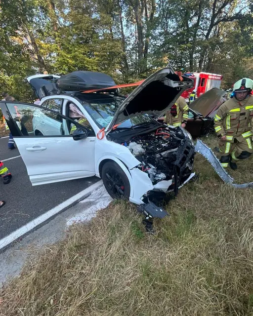 Bei einem schweren Verkehrsunfall auf der L369 zwischen Kollweiler und Schwedelbach sind am Samstagabend mehrere Menschen verletzt worden | Foto: Freiwillige Feuerwehr Weilerbach