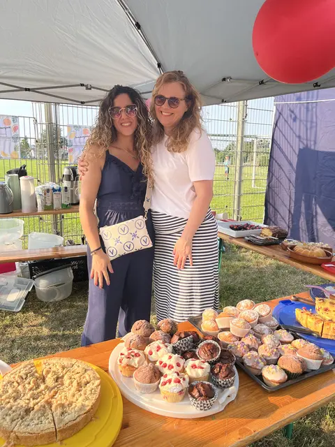 Kuchenbuffet des Vördervereins der Johann-Peter-Hebel Grundschule | Foto: Aljoscha Kertesz