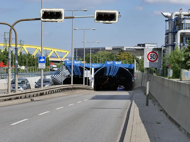 Der Fahrlachtunnel ist in einer Fahrtrichtung wieder offen, in der anderen bleibt er gesperrt. | Foto: Stadt Mannheim