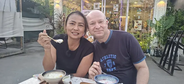 Amore unter Palmen: Matthias und Nat treffen sich in Thailand, obwohl sie keine gemeinsame Sprache sprechen. | Foto: Joyn