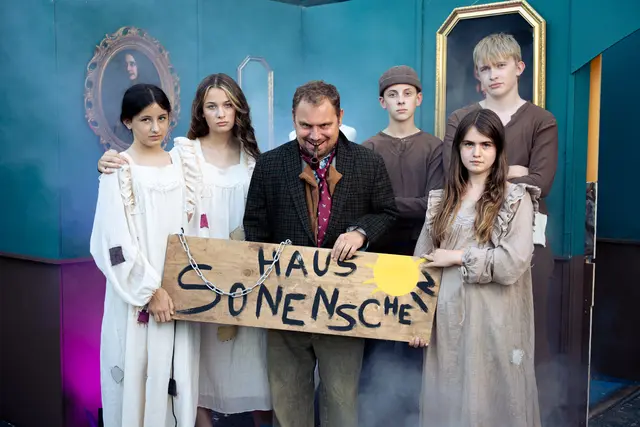 Für den Leiter des Waisenhauses "Sonnenschein" geht es nur um den Profit. | Foto: Sebastian Sattler