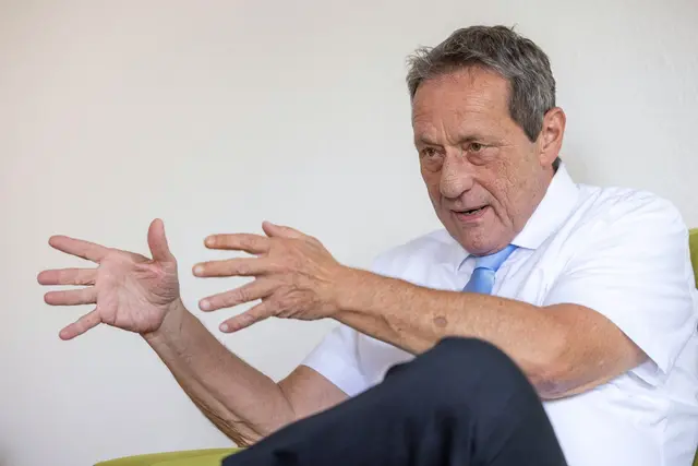 Innenminister Schwickert: Die Aufnahmeeinrichtungen für Asylsuchende stehen vor einer Zäsur.  | Foto: Helmut Fricke/dpa