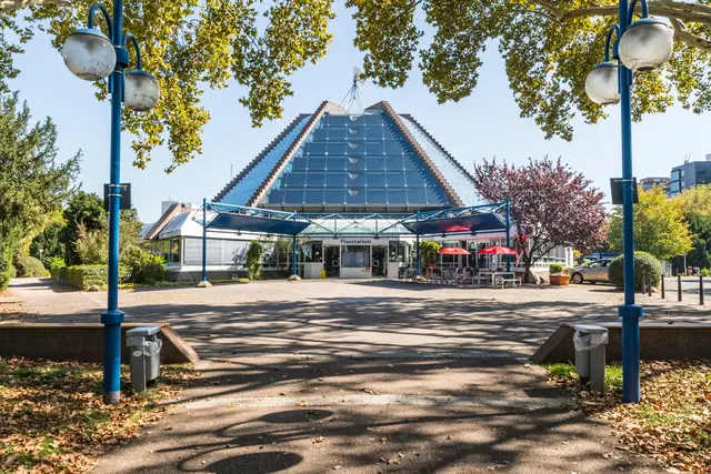 Vor dem Mannheimer Planetarium findet Ende August wieder das beliebte Sternenfest mit Musik, Mitmachaktionen und Blicken ins All statt. | Foto: Planetarium Mannheim / Christian Gaier