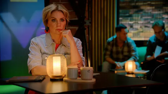 Yvonne (Gisa Zach) steckt bei GZSZ in einem Dilemma: Sie weiß, dass Gerner seinen Online-Flirt Vivian vermisst – bringt es aber nicht über sich, ihm die Wahrheit zu sagen. | Foto: RTL