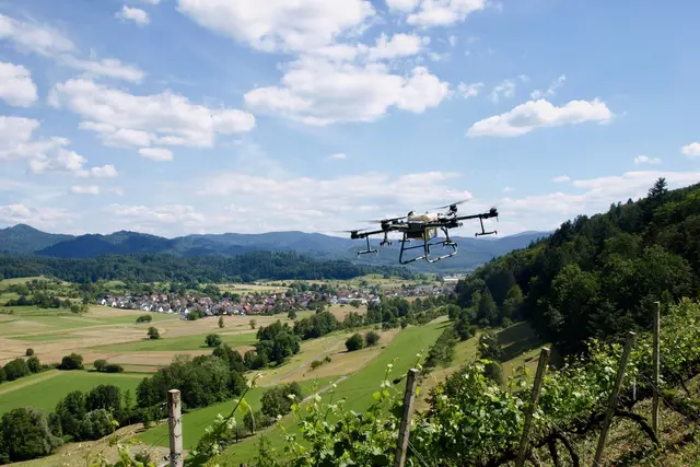 Der deutsche Luftraum ist für Drohnen grundsätzlich frei nutzbar, doch rund um viele Einrichtungen gelten klar geregelte Flugverbote, Mindestabstände oder besondere Genehmigungspflichten. | Foto: Doris Burger/dpa-mag