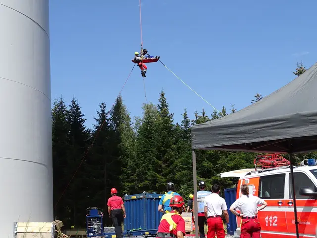 Die Rettung vom Windrad war aufwendig.  | Foto: Steffi Stocker/KFV Calw/dpa