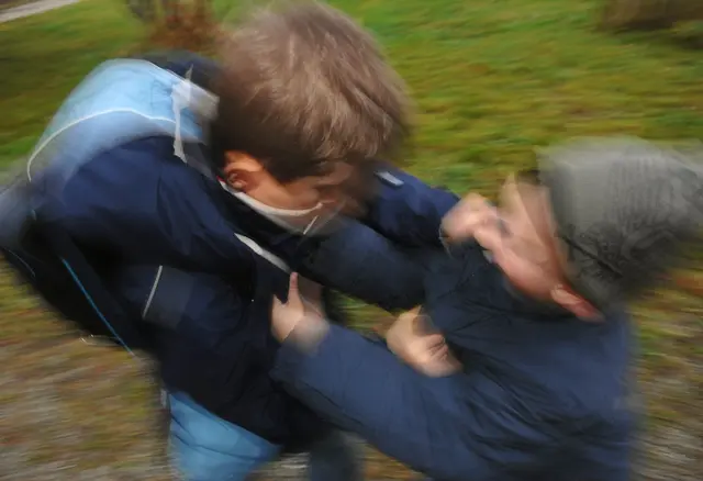 Kleine Kinder handeln oft spontan, während sich ihr Einfühlungsvermögen noch entwickeln muss. | Foto: Armin Weigel/dpa/dpa-mag