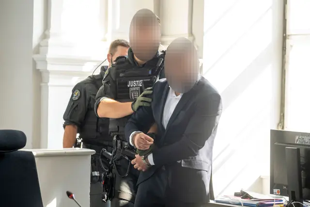 Der Angeklagte soll am 18. Geburtstag des ältesten Kindes auf seine Ehefrau geschossen haben | Foto: Stefan Puchner/dpa