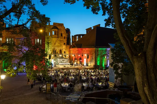 Eine ganz besondere Stimmung zwischen altern Mauern. | Foto: Andreas Gieser / cheesy photos