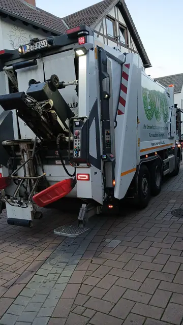 Wer bei großer Hitze die Tonne rausstellt, sollte in Landau auf einen früheren Abholstart achten. | Foto: EWL