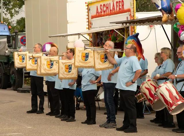 Kerwe Sondernheim - der Fanfarenzug des Musikvereins spielt traditionell zur Eröffnung | Foto: Heike Schwitalla