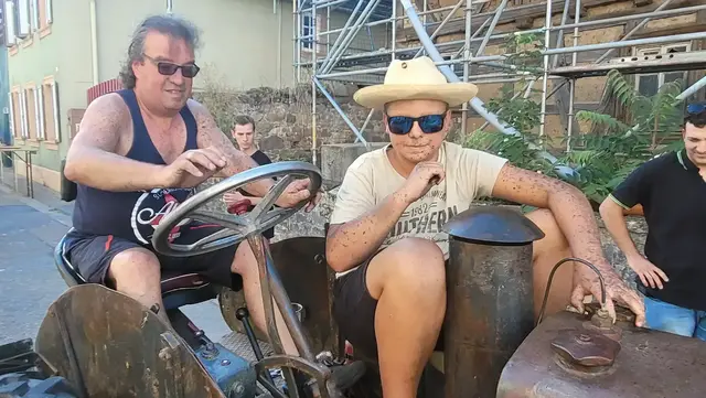 Kerweumzug in Lachen-Speyer: Mit dabei ein Traktor von 1934. | Foto: Markus Pacher