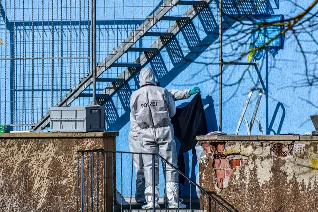 Der Mann soll seine Ehefrau auf einer Feuertreppe erschossen haben. (Archivfoto)  | Foto: Fabian Koss/onw-images/dpa