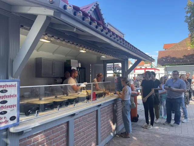Frisch gebackene Dampfknepp sind selbstredend namensgebend für das Fest und zählen zu den Spezialitäten der Wollmesheimer Kerwe | Foto: Rolf Kost