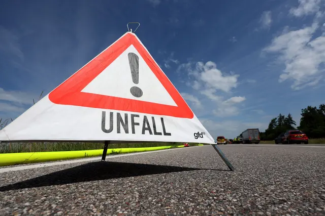 Wegen eines Unfalls ist die A6 in Richtung Heilbronn voll gesperrt. (Archivbild) | Foto: Karl-Josef Hildenbrand/dpa