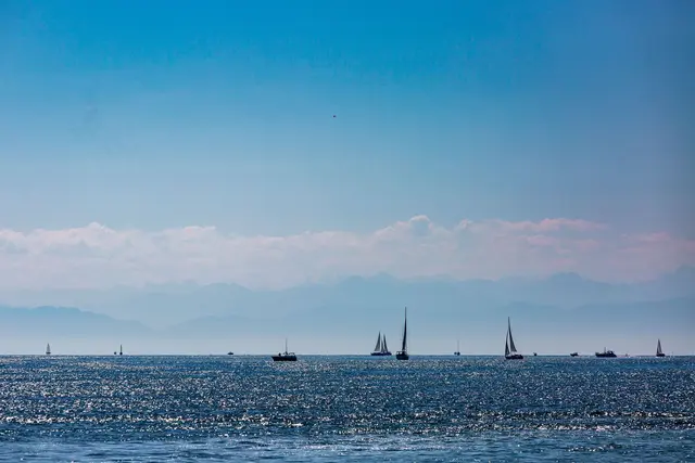 Im Prozess um den Tod einer deutschen Seglerin auf dem Bodensee hat der Angeklagte Fehler eingeräumt. (Symbolbild) | Foto: Philipp von Ditfurth/dpa