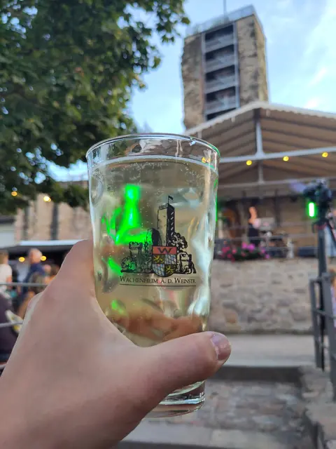 Wein auf der Burg.  | Foto: Förderkreis Wachtenburg