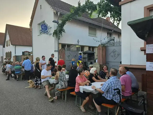 In den Winzerhöfen und auf den Festplätzen erwartet die Besucher beim Weinfest der Freundschaft ein abwechslungsreiches Programm. | Foto: Eva Bender