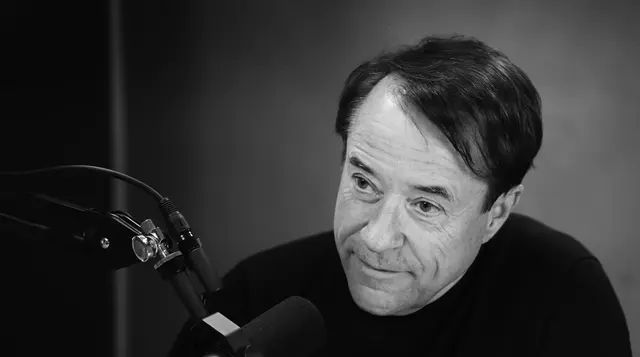 Jan Josef Liefers: Im Podcast „Hotel Matze“ spricht er über eine Behandlung mit Ketamin in der Berliner Privatpraxis TEMEDOS. | Foto: TEMEDOS - Privatpraxis für Allgemeinmedizin und integrative Medizin, Foto: Hotel Matze