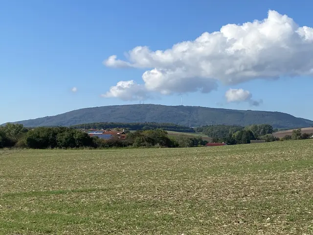 Der Donnersberg im Bundesland Rheinland-Pfalz mit dem Kennzeichenkürzel KIB. Der Donnersberg ist der höchste Berg in Rheinland-Pfalz. | Foto: Claudia Bardon