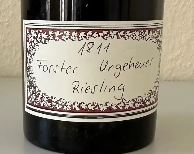 Die Flasche lagerte mehr als 200 Jahre im historischen Gewölbekeller des Weinguts in Deidesheim. (Handoutbild) | Foto: Handout / Berlin/Weingut Bassermann-Jordan/Catawiki/dpa