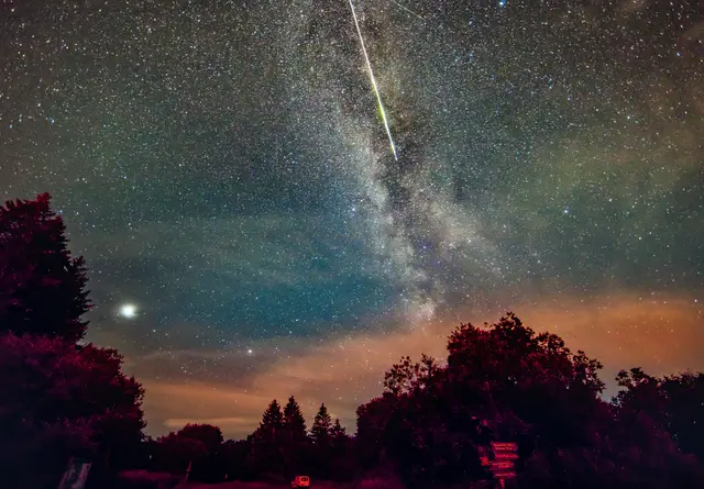 Die Perseiden erreichen in der Nacht auf Donnerstag ihr Maximum. Unter guten Bedingungen sind bis zu 70 Sternschnuppen pro Stunde möglich. | Foto: Klaus Hasse/stock.adobe.com