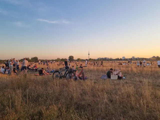 Die Menschen genossen den Abend und das Naturschauspiel. | Foto: BAS