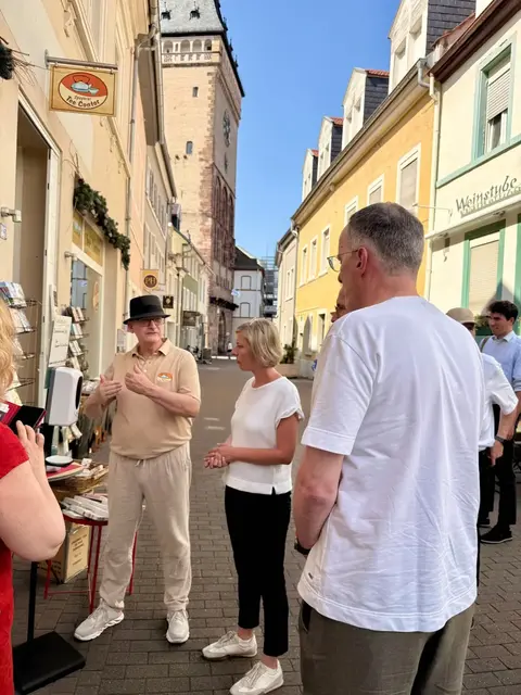 Wer in der Speyerer Innenstadt einkauft, findet in der Roßmarktstraße viele inhabergeführte Fachgeschäfte. | Foto: Stadt Speyer